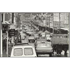 Heavy traffic around Christmas in George Street