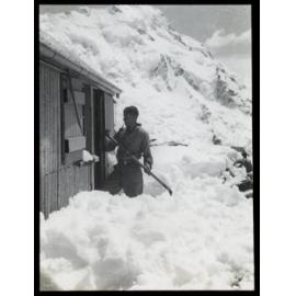 Lud Mahan - King M. Hut [Haast Hut] 