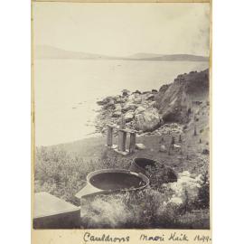 Cauldrons, Māori Kaik