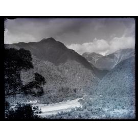 Franz Josef / Waiau viewed from a distance