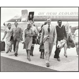 Hosts escourting guests of Dunedin