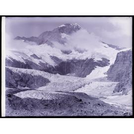 Unidentified large glaciated peak