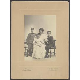 Essie Michaelis, Archie, Grant, Alice