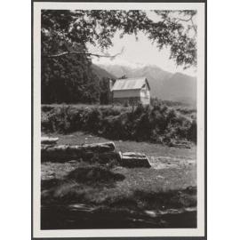 Long Flat Creek Hut and Mt Ferguson, Hunter Valley