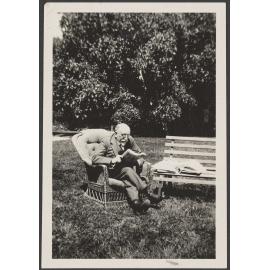 [Willi Fels] reading outside
