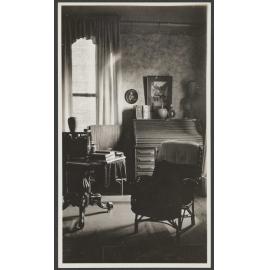 Interior, Bankton