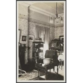 Interior, Bankton