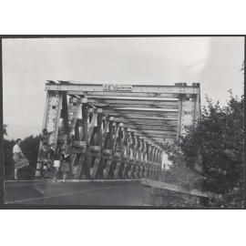 Hamilton family and bridge on Lanark-Glasgow Road