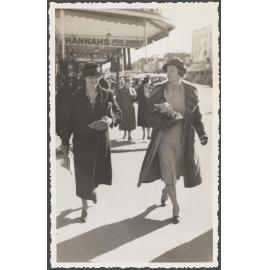 Jane McCartney and unidentified woman 