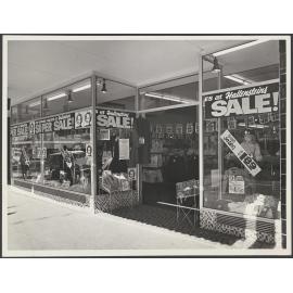 Sale queue at Hallensteins branch premises, Whangārei