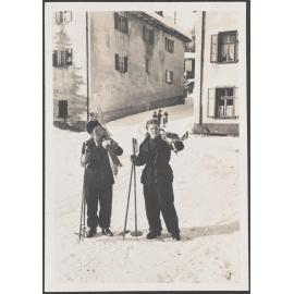 Two women with skis at Splugen