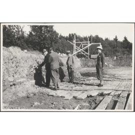 Willi Fels, G. DeGeer, Jan DeGeer and Rolf DeGeer cleansing a clay wall