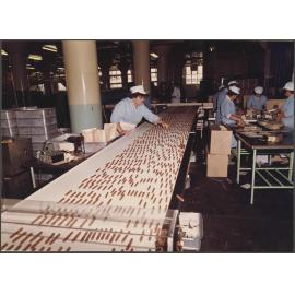 Finger Biscuits. Biscuits leaving tunnel cooler.