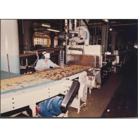 Finger Biscuits. Enrober feed.