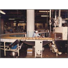 Finger Biscuits. Enrober feed.