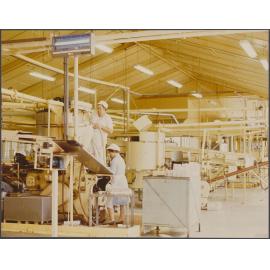 Creme eggs manufacture