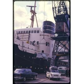 'Eppie being loaded onto Lido'
