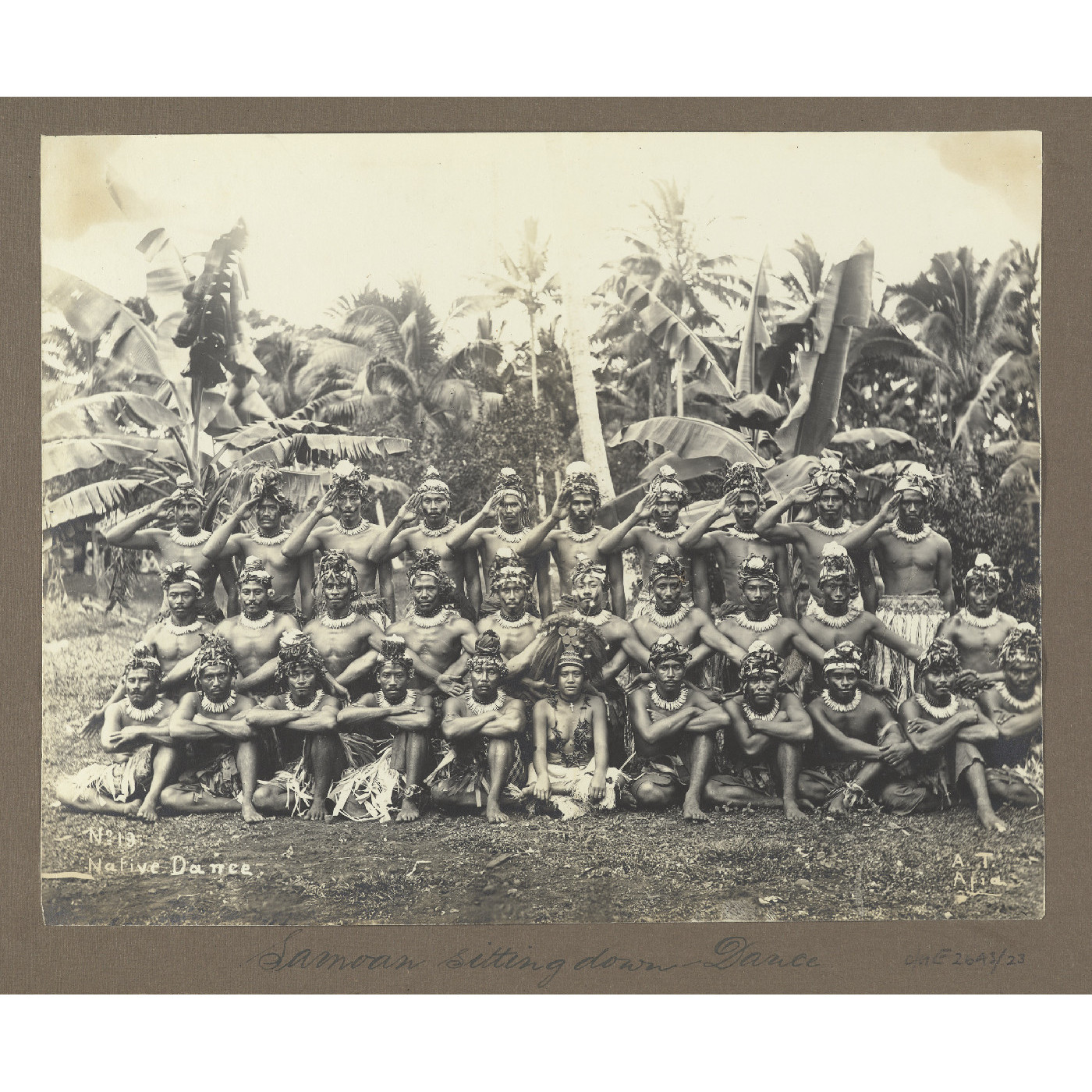 Samoan sitting-down dance
