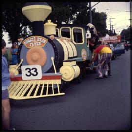 'Cookie Bear Flyer' float at the Oval, Dunedin