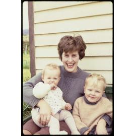 Elizabeth Hanan with children Alison and David at Arrowtown