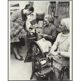 Spinning and weaving demonstration, Dunedin