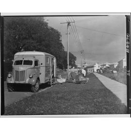 Mothers attending a mobile unit visit