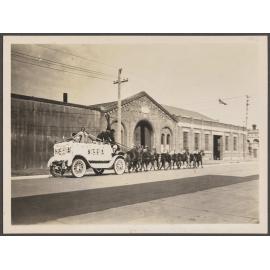 Thomsons pony-drawn wagon on Bond Street