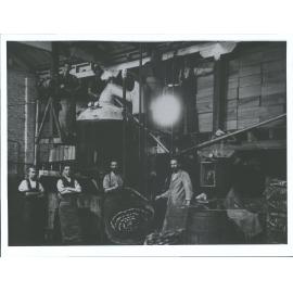 Vacuum pan, peel department