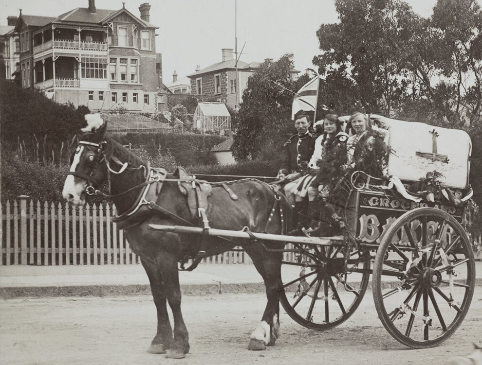 Grocer and baker's van, at Port Chalmers