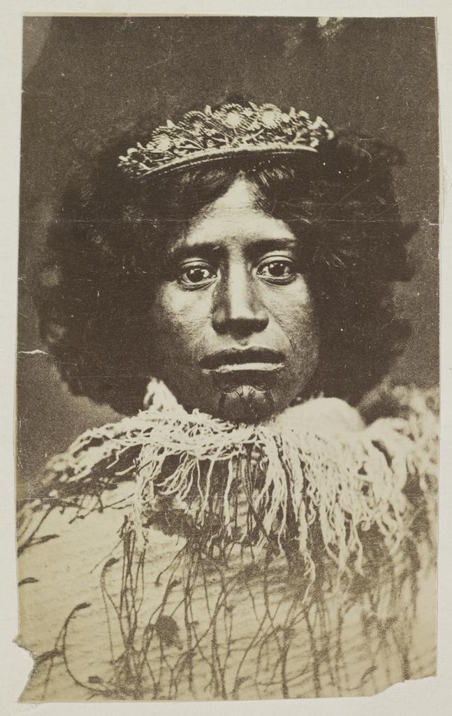 Māori woman wearing a tiara