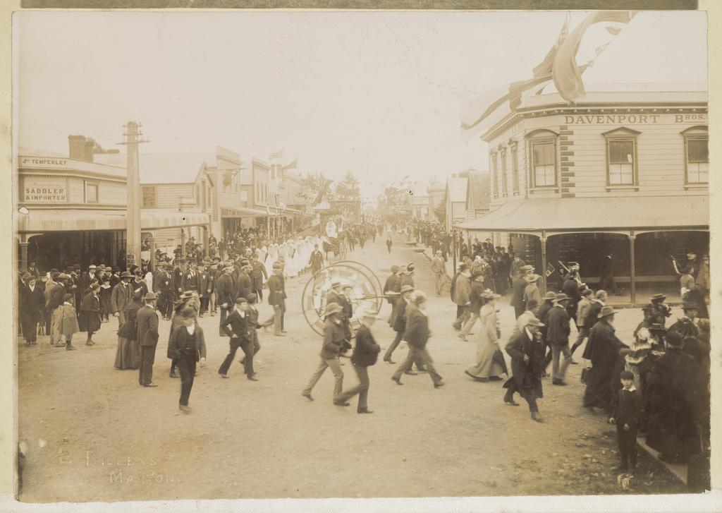 Photograph album of New Zealand scenery - P1990-015/27