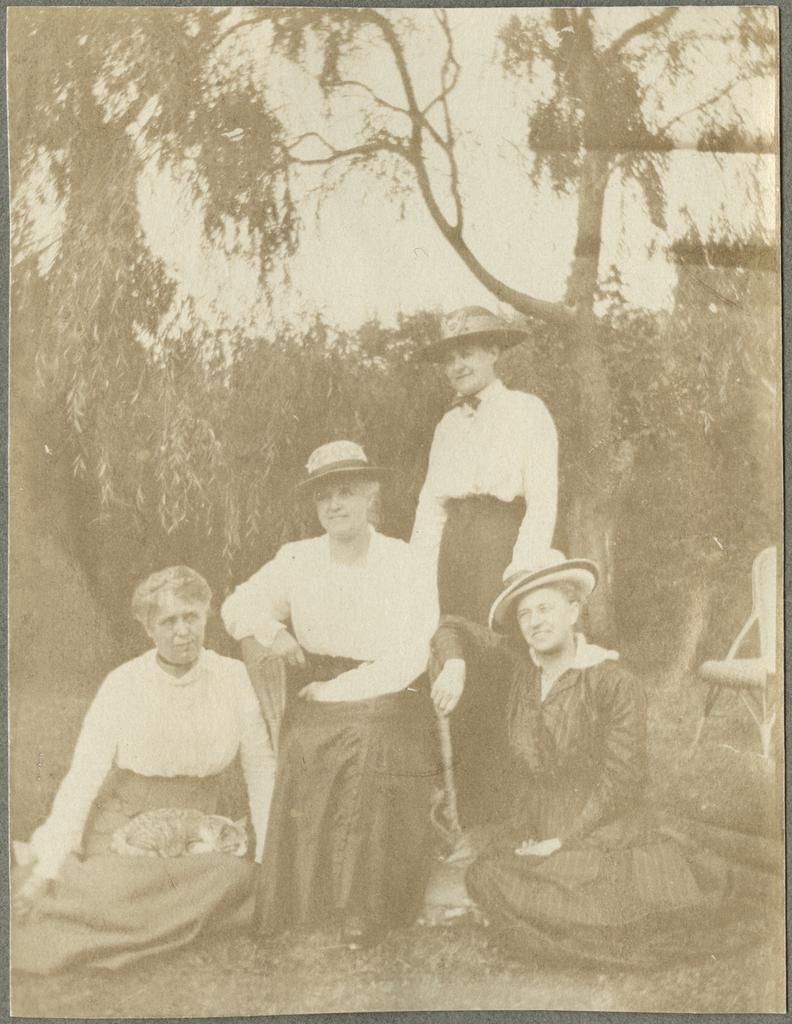 Four Mountney sisters