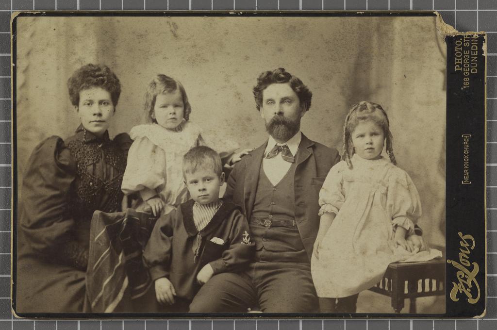 Alexander and Anne Blackie with children Pansie, Davidson and Nell