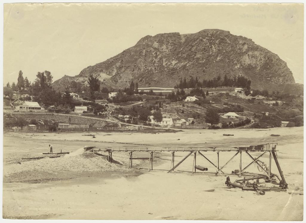 Sinclair, R.S.M. : Papers relating to the publication of the book 'Kawarau Gold'