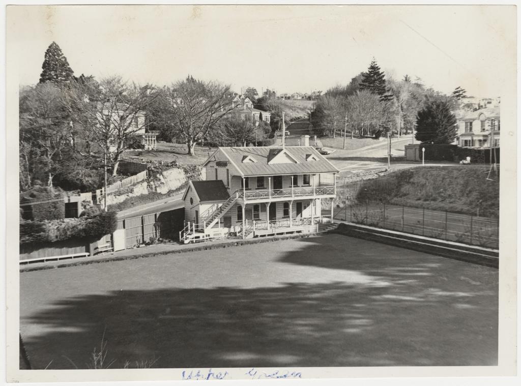 Kaituna clubhouse and green on the corner of Serpentine Avenue and Maori Road