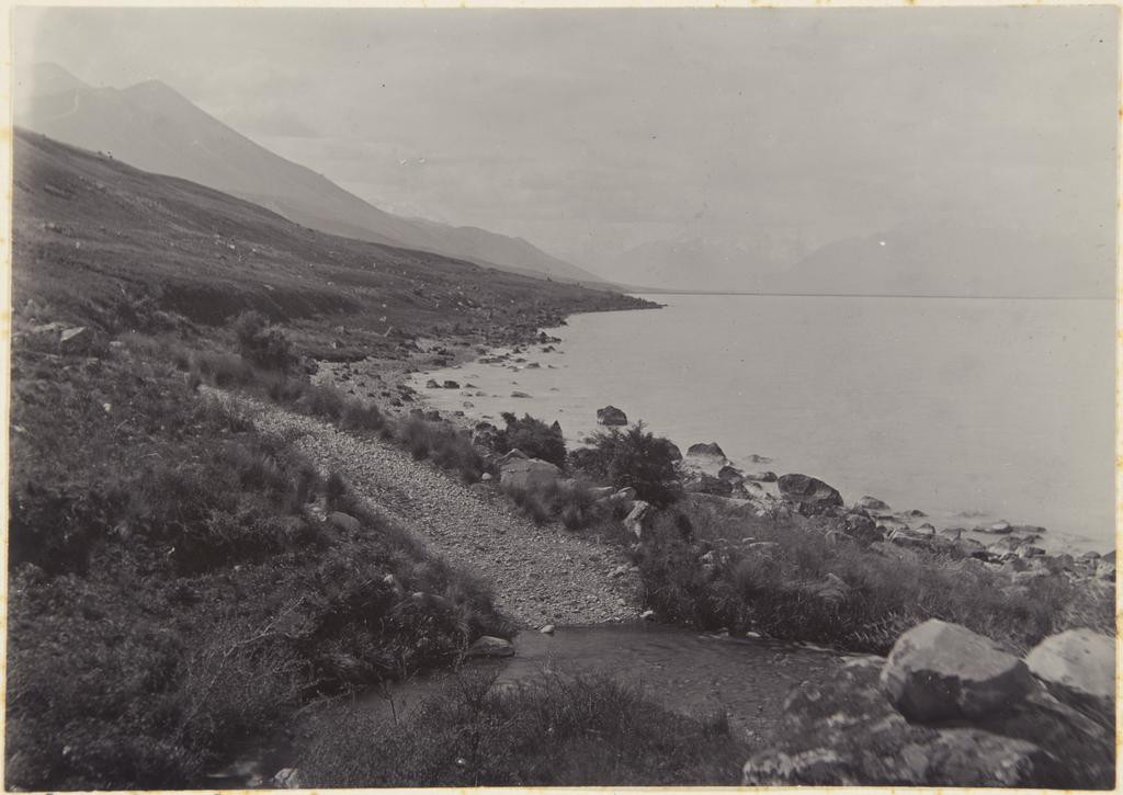 Album of family portraits, buildings and New Zealand scenery - P1963-004/3